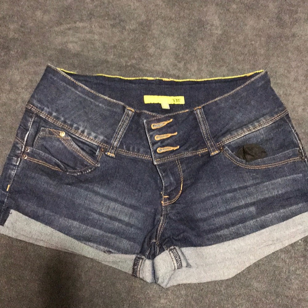 Shorts - Picture 3 of 3